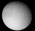 08.12.2009 - Ledový měsíc Tethys z družice Saturnu Cassini