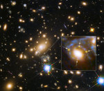 09.03.2015 - Čtyři obrazy vzdálené supernovy prostřednictvím galaxie a kupy