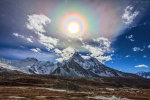 11.01.2016 - Barevná sluneční korona nad Himalájemi