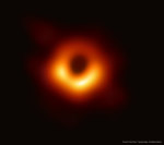 11.04.2019 - První horizont -obraz černé díry v měřítku