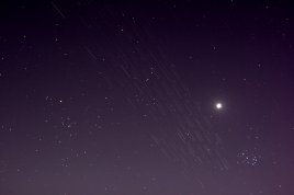 Venuša, Plejády a Starlinks.