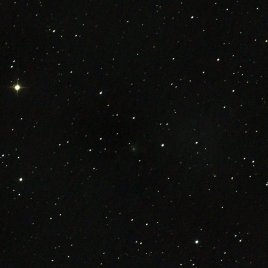 Snímek komety C/2022 A2 (PANSTARRS) v souhvězdí Andromedy.