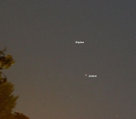 Saturn a Neptun na ranní obloze