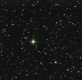 Snímek komety C/2023 R1 (PANSTARRS).