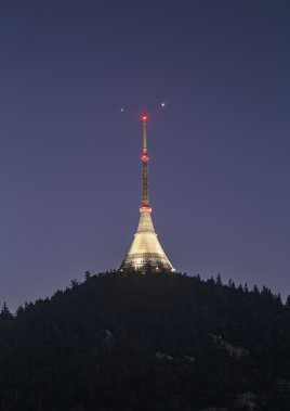 Jupiter a Venuše s Ještědem aneb Sid z Doby ledové