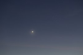 Venuša a Urán s Plejádami