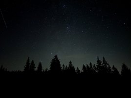 Srpnová hvězdná obloha nad Jizerkou