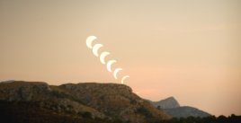 Slunce zapadá nad pohořím  Serra Tramuntana