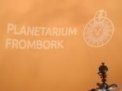 Autor: Jaromír Ciesla - Projekce v planetáriu právě začíná
