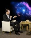 Autor: TV Noe - Mgr. Ondřej Pejcha, Ph.D. ve studiu TV Noe při natáčení pořadu Hlubinami vesmíru