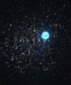 Autor: ESO/M. Kornmesser - Vizualizace černé díry o hmotnosti 11 Sluncí a hvězdy 5krát hmotnější než Slunce, která kolem ní obíhá. Objekty se nacházejí ve hvězdokupě NGC 1850.