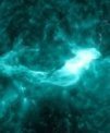 Autor: SDO/AIA - Erupce o mohutnosti M1.7, jejíž násldkem byla poláární záře pozorovaná nad Českem.