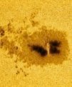Autor: Vincenzo Mirabella - Aktivní oblast AR 4079 na Slunci z 3. 5. 2025