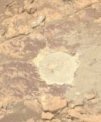 Autor: NASA/JPL-Caltech/ASU - Nas nímku je výbrus hornin z jílovitých usazenin z velmi starého období geologického vývoje Marsu. Nachází se na náhorní plošině vnějších svahů kráteru Jezero, které zkoumá rover Perseverance. Pořízeno kamerou Right Mastcam-Z 8. června 2025 během solu 1529, tedy dne od jeho počátku mise na Marsu v roce 2021.