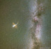 Mléčná dráha a vybuchující meteor