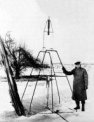 Autor: National Museum of USAF: Dr. Robert H. Goddard - Zkouška rakety Nell na kapalné pohonné látky