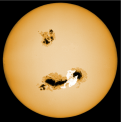 Autor: HIROYUKI MAEHARA (KWASAN AND HIDA OBSERVATORIES, GRADUATE SCHOOL OF SCIENCE, KYOTO UNIVERSITY - Představa možné supererupce na Slunci 