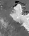 Autor: NASA/JPL-Caltech/UCLA/MPS/DLR/IDA - Mozaiku nápadného pahorku v západní části oblasti Cerealia Facula pořídila sonda Dawn 22. 6. 2018 ze vzdálenosti 34 km