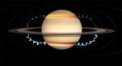 Autor: NASA’s Goddard Space Flight Center/David Ladd - Částice Saturnova prstence jsou magnetickým polem planety směrovány do její atmosféry