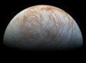 Autor: NASA/JPL-Caltech/SETI Institute, CC BY-SA - Jupiterův ledový měsíc Europa pokrytý silnou vrstvou ledu