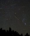 Autor: Martin Gembec - Fotomontáž meteorů do snímku Oriona s vyznačeným radiantem roje Orionid