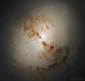 Střed NGC 1316: Po srážce galaxií