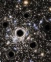 Autor: NASA/ESA/Hubble/N. Bartmann - Astronomové očekávali nalezení černé díry střední velikosti v srdci kulové hvězdokupy NGC 6397; místo toho však objevili koncentraci hvězdných černých děr zde ukrytých (do snímku vlevo je napravo vloženo umělecké ztvárnění situace uvnitř hvězdokupy)