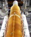Autor: NASA - Raketa SLS pro misi Artemis I po odklopení obslužných plošin ve VAB