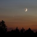 Autor: Antonín Hušek - Měsíc a Venuše 9. 10. 2021 (nad Venuší je také hvězda druhé velikosti z klepet Štíra)