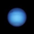 Autor: NASA, ESA, A. Simon (Goddard Space Flight Center), and M.H. Wong (University of California, Berkeley - Fotografie Neptunu pořízená pomocí HST 7. 9. 2021; vlevo nahoře je zachycena tmavá skvrna