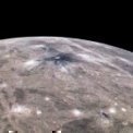 Autor: NASA/JPL-Caltech/SwRI/MSSS, Image processing by Thomas Thomopoulos - Detailní snímek povrchu měsíce Ganymed pořízený sondou Juno 7. 6. 2021 ze vzdálenosti 1 050 km