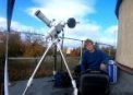 Autor: Martin Gembec - Během částečného zatmění 25. 10. 2022 probíhal živý stream od dalekohledů ze dvou stanovišť, zde Antonín Vřešťál a hvězdárna Turnov