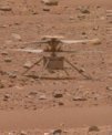 Vrtulníček Ingenuity po jeho 50 letu na Marsu vyfotografovaný kamerou Mastcam-Z vozítka Perseverance během solu 766 (16. 4. 2023)