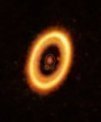 Autor: ALMA (ESO/NAOJ/NRAO) /Balsalobre-Ruza et al. - Planeta a koorbitální oblak obíhající kolem hvězdy PDS 70