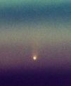 Autor: Martin Gembec - Na snímku z 15. září 2023 je vidět kometa C/2023 P1 (Nishimura) přes dalekohled WO FLT98 (ohnisko 512 mm), když byla 1,9° nad obzorem. Kamera ASI294MCPro snímala po dobu 30 sekund a aby byl vůbec vidět i náznak ohonu, byl upraven kontrast.