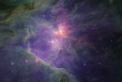 Autor: ESASky - Centrum Velké mlhoviny v Orionu zachycené dalekohledem Jamese Webba pomocí přístroje NIRCam v delších vlnových délkách blízkého infračerveného světla.