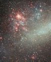 Autor: (c) Eckhard Slawik - Snímek Velkého Magellanova mračna, v němž se nachází popisovaný rentgenový zdroj LMC X-3. Dvojhvězdu s černou dírou bychom měli hledat v centrální oblasti snímku.