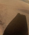 Autor: NASA/JPL-Caltech - Snímek stínu poškozeného listu vrtule Ingenuity 18. ledna 2024 po 72. letu v atmosféře Marsu