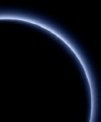 Autor: NASA/JHUAPL/SwRI - Modrá obloha trpasličí planety Pluto