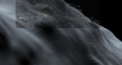 Autor: ESA/Rosetta/SGS/R. Andres; vložený obrázek: ESA/Rosetta/MPS for OSIRIS Team MPS/UPD/LAM/IAA/SSO/INTA - Snímek OSIRIS a 3D model skalnatého nosu kde vidíme rozdíly nejlépe