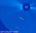 Autor: SOHO, LASCO C3 - Další z mnoha fragmentů komety právě míří ke svému zániku u Slunce