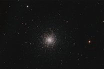 Kulová hvězdokupa M13 v Herkulovi. Autor: Martin Myslivec