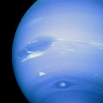 Tmavá skvrna na Neptunu. Autor: NASA.
