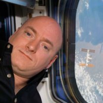 Scott Kelly během přibližování k ISS při misi raketoplánu STS-118. Autor: NASA