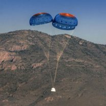 Přistávající kosmická loď New Shepard společnosti Blue Origin Autor: Blue Origin