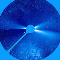 Kometa a Mléčná dráha na snímku koronografu SOHO LASCO C3 23. 12. 1996 Autor: SOHO/LASCO (ESA & NASA)