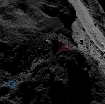 Na obrázku vidíme vyznačena místa tzv. modrého a červeného kandidáta. Snímek byl pořízen 9. března 2016 ze vzdálenosti 15 km od povrchu komety Autor: ESA/Rosetta/MPS for OSIRIS Team MPS/UPD/LAM/IAA/SSO/INTA/UPM/DASP/IDA