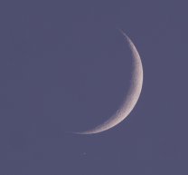 Měsíc a Aldebaran na večerní obloze 21. dubna 2015 Autor: Martin Gembec