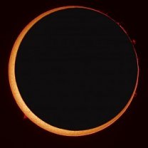 Prstencové zatmění Slunce Autor: NASA