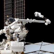 Záběr NASA TV z kamery na ISS během kosmické vycházky 22. 11. 2019 za účelem opravy AMS-02